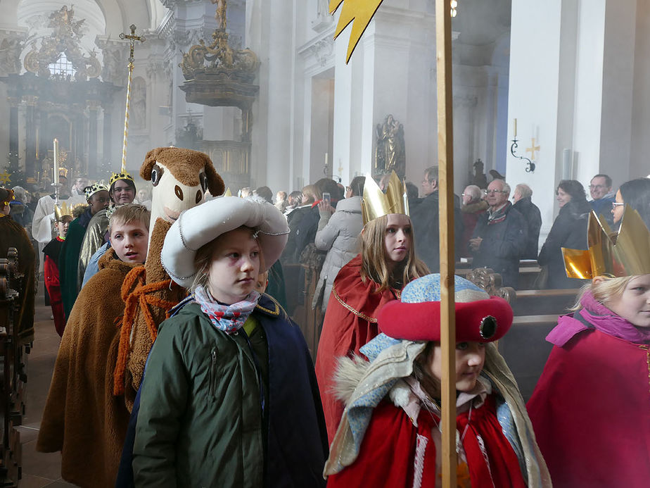 Aussendung der Sternsinger im Hohen Dom zu Fulda (Foto: Karl-Franz Thiede)